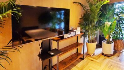 43インチのモニターをご用意しています。会議や打ち合わせにご利用下さい。
※　無料でご利用いただけます。 - G2S　高田馬場 #1 【高田馬場徒歩5分】ラウンジ（人々がリラックスして集まる空間）の設備の写真