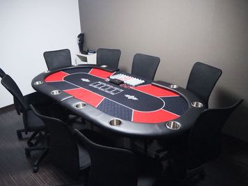 BOUNTYなんば店 ポーカールーム ボードゲームルームの室内の写真