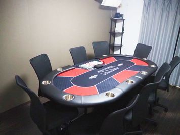 BOUNTYなんば店 ポーカールーム ボードゲームルームの室内の写真