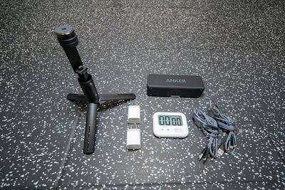 Bluetoothスピーカー、三脚、充電器、タイマー - レンタルジムAivic池袋東口2号店の設備の写真