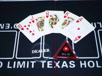 BOUNTYなんば店 ポーカールーム ボードゲームルームの設備の写真