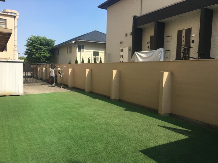 リハビリルーム+屋外人工芝 - 田園調布 長田整形外科