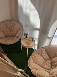 窓際の特等席🛋(椅子移動OK)コーヒーブレイク☕️に⭐️ - 【湯島天神１分/不忍池徒歩６分】きゃんスペ湯島🎪 【きゃんスペ湯島】デート/おうちBBQ/たこパ/親睦会/歓送迎会の室内の写真