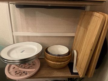 食器類も並べるだけで写真映えします😊 - 【湯島天神１分/不忍池徒歩６分】きゃんスペ湯島🎪 【きゃんスペ湯島】デート/おうちBBQ/たこパ/親睦会/歓送迎会の設備の写真