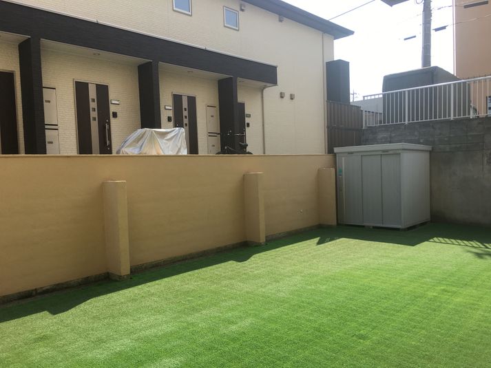 リハビリルーム+屋外人工芝 - 田園調布 長田整形外科