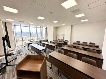 【司会台から全員とコミュニケーションが取れる距離】 - 【閉店】TIME SHARING 新大阪プライムタワー Room Aの室内の写真