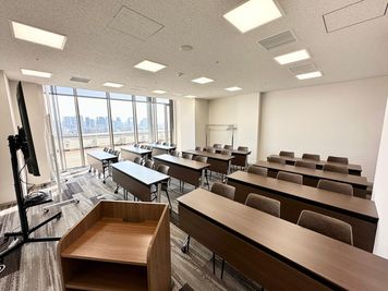 【司会台から全員とコミュニケーションが取れる距離】 - TIME SHARING 新大阪プライムタワー【無料WiFi】 Room Aの室内の写真