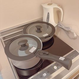 電子ポッド/フライパン等の調理器具も完備◎
料理配信等での利用も可能です！ - Studio Antique White レンタル撮影スタジオ【Studio Antique White】の設備の写真