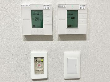 【空調のリモコンは共用部にございます※Room Cと共用です】 - 【閉店】TIME SHARING 新大阪プライムタワー Room Bの設備の写真