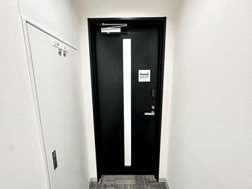 【予約完了メールに記載された方法でご入室ください】 - 【閉店】TIME SHARING 新大阪プライムタワー Room Bの室内の写真