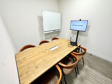 【55インチモニターをご用意しています】 - 【閉店】TIME SHARING 新大阪プライムタワー Room Cの室内の写真