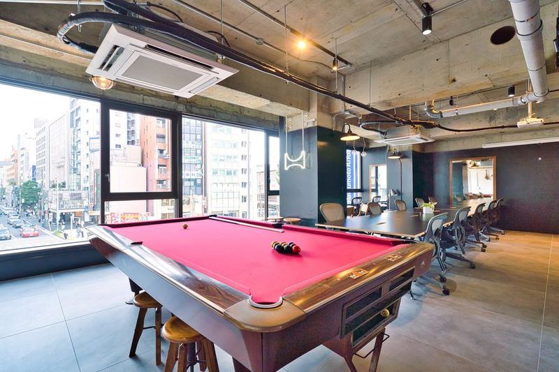 【2023年10月OPEN】ビリヤード付デザイナーズスペース - SPOT表参道青山骨董通り入口