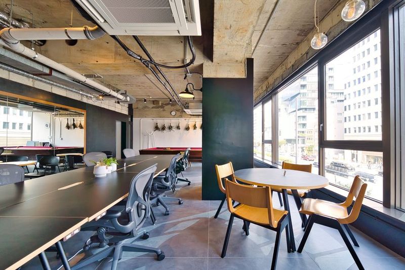 【2023年10月OPEN】ビリヤード付デザイナーズスペース - SPOT表参道青山骨董通り入口