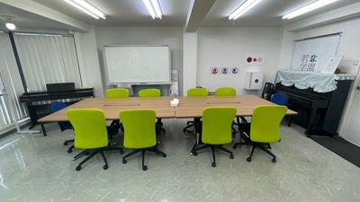 10人座れる会議テーブル - 若木学園レンタルスペース 若木学園レンタル会議室の室内の写真