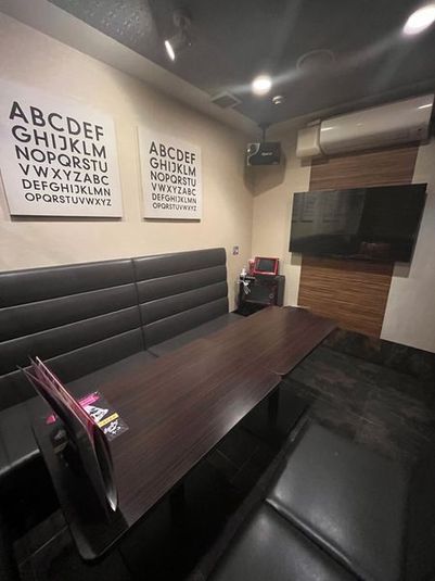 《9～10名用》会議・打ち合わせ用ワークルーム【サイズL】 - カラオケビッグエコー 大阪本町店