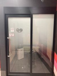 カラオケビッグエコー 淀屋橋駅前店 《1名用》テレワークルームの室内の写真