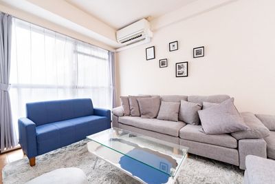 ゆったりソファー2つで落ち着いた雰囲気を楽しみたい方も - エスメラルダ902 【当日予約50％off】撮影や配信にも最適オシャレ自宅空間✨の室内の写真