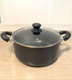 IHに対応した大きいサイズの鍋も完備(※オプション追加必須) - パレドール歌舞伎町 nullone#01 新宿の設備の写真