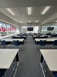 スクールスタイル
39名使用可能
 - JWスタジオ 多目的レンタルスタジオ　地域最安　30％引き中の室内の写真