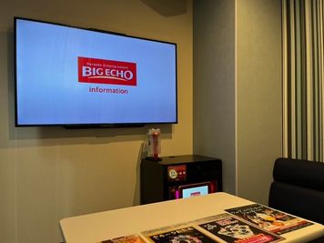 カラオケビッグエコー 天六店 《2～4名用》会議・打ち合わせ用ルーム【サイズS】の室内の写真