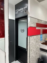カラオケビッグエコー 天六店 《2～4名用》会議・打ち合わせ用ルーム【サイズS】の室内の写真