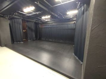 舞台（上手側より撮影） - 劇的スペース・オメガ東京の室内の写真