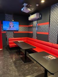 カラオケビッグエコー 天六店 《9～10名用》会議・打ち合わせ用ワークルーム【サイズL】の室内の写真