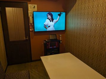 カラオケビッグエコー 瓦町店 《1名用》テレワークルームの室内の写真
