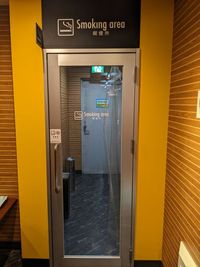 カラオケバナナクラブ 瓦町店 《2～4名用》会議・打ち合わせ用ルーム【サイズS】の室内の写真