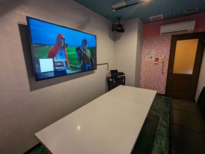 《9～10名用》会議・打ち合わせ用ワークルーム【サイズL】 - カラオケビッグエコー 瓦町店