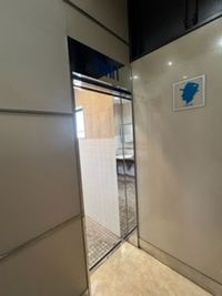 カラオケビッグエコー 屋島店 《1名用》テレワークルームの室内の写真