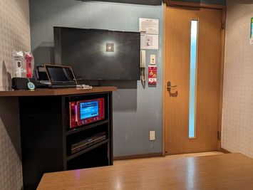 カラオケバナナクラブ＆ビッグエコー サンフラワー店 《1名用》テレワークルームの室内の写真