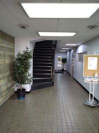 三豊ビルエントランスです。 - 三豊ビル 30名までの会議スペース401の入口の写真