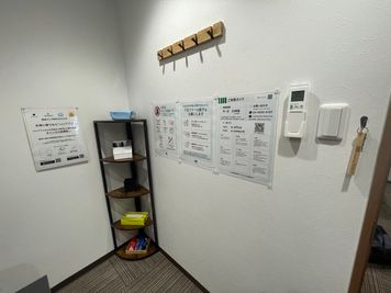 いい会議室高田馬場 タックイレブン高田馬場710 【2名利用専用】【高田馬場駅徒歩1分】4名会議室（RoomA）の室内の写真