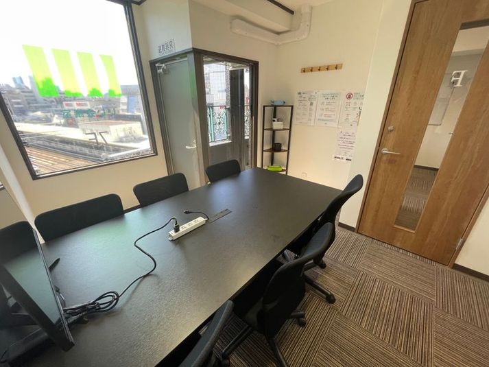 【高田馬場駅徒歩1分】6名会議室（RoomF）モニター有 - いいオフィス高田馬場(旧いい会議室高田馬場)