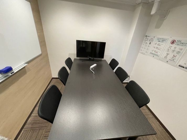 【高田馬場駅徒歩1分】6名会議室(RoomE)モニター有 - いいオフィス高田馬場(旧いい会議室高田馬場)