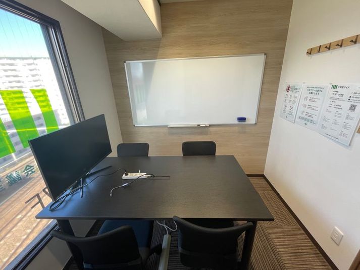 【高田馬場駅徒歩1分】4名会議室（RoomB）モニター有 - いいオフィス高田馬場(旧いい会議室高田馬場)