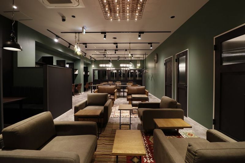 THE HUB 新宿 コワーキングスペース【会話可能エリア】の室内の写真