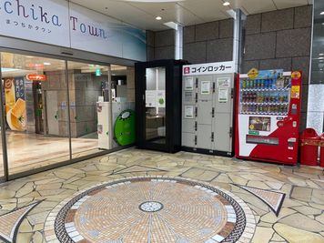 地上の松山市駅内にコンビニもございます。 - テレワークブースまつちかタウン まつちカッパＢＯＯＴＨの室内の写真