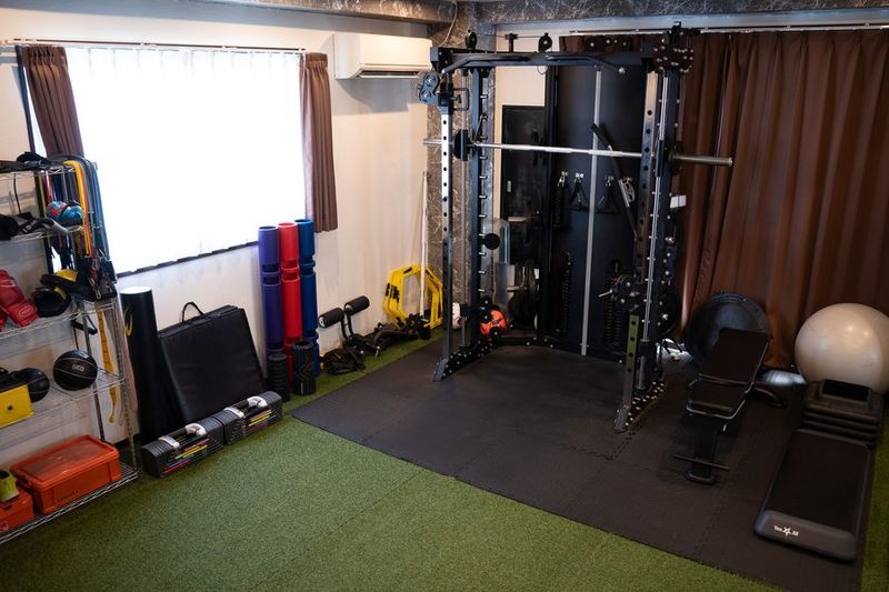 鮮やかな人工芝の映えるパーソナルジムをお手軽レンタル★ - 天満/扇町 3つの部屋完備シェアサロン★Studio Gaudi