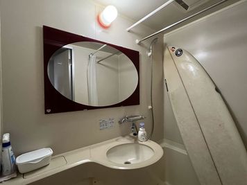 専用の手洗い・トイレ（スペース直結） - 分譲マンション内（専用部分１室） 【多目的室】カウンター・炭酸水製造機・台所、会議、交流会に推し！の室内の写真
