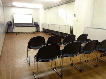 現在は部屋間の壁を取り払い、一続きのフロアとしてのご利用が可能になっております。 - 東京会議室 レンタルスペース シブヤ・ネクサス A+B+C-ROOM （4階）の室内の写真