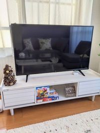 43型スマートTVです。各種アプリから映像を楽しみいただけます。 - ルールーム 02 船橋 パーティルームの室内の写真