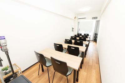 セミナー形式に変更することも可能です - 貸会議室Aivic高田馬場の室内の写真