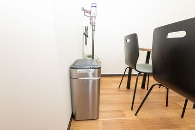 ダイソン掃除機、ゴミ箱 - 貸会議室Aivic高田馬場の設備の写真