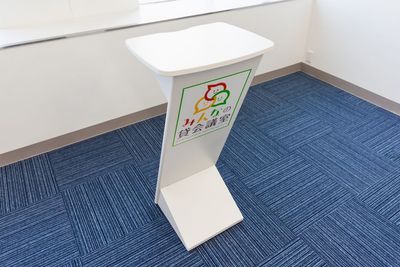講演台無料完備 - みんなの貸会議室　名古屋栄店 名古屋栄704会議室【定員21名】みんなの貸会議室名古屋栄店の設備の写真