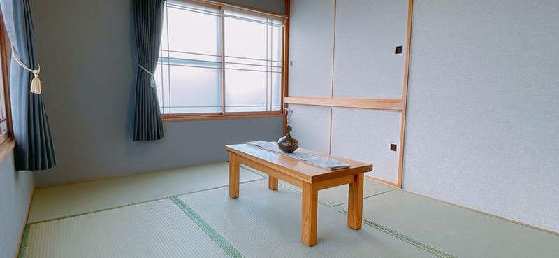 窓が2箇所あるので、明るい和室⭐️ - 🌱GREEN HOUSE 円山🌱 レンタル和室🌞太陽の間の室内の写真