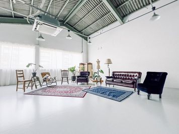 アンティークの家具を多数揃えております。 - in the house / Mejiro  "Attic"の室内の写真