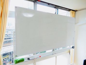 エキマエ会議室　三宮 丸ごと貸切!!大型スクリーン完備の設備の写真