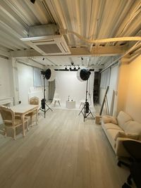 白ホリ風エリアと自然光差し込むお姫様風ハウスエリアを有するクリエイティブな撮影空間【照明機材無料・深夜割2,750円/時間】 - 撮影スタジオ「スタジオぶぶ」